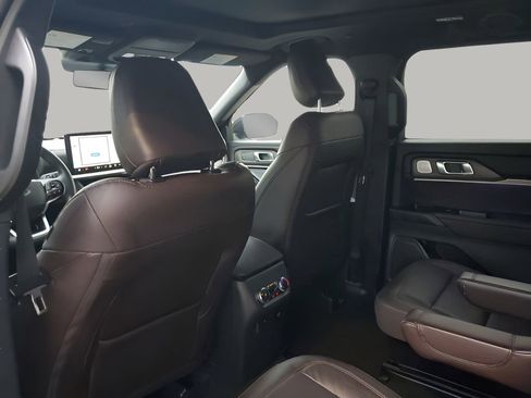 Used 2025 Ford Explorer Platinum w/ LUX Leather Package image 18