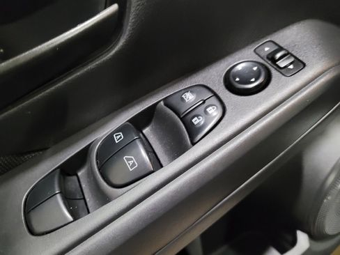 Used 2022 Nissan Kicks S image 27