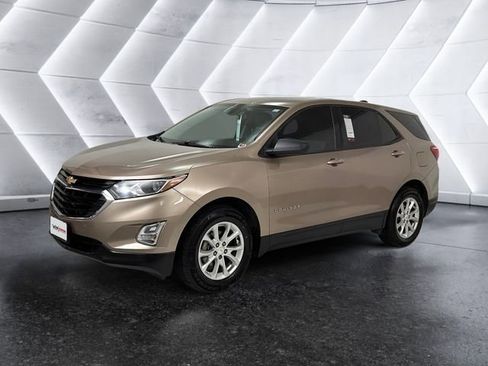 Used 2018 Chevrolet Equinox LS image 3