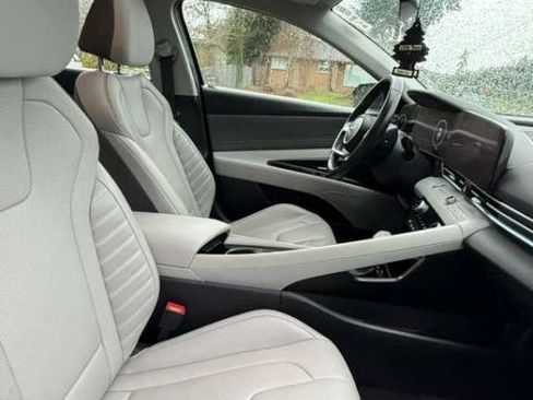 Used 2023 Hyundai Elantra Limited w/ Cargo Package FWD image 12