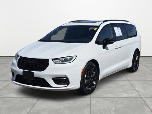 Used 2025 Chrysler Pacifica Limited FWD image 8