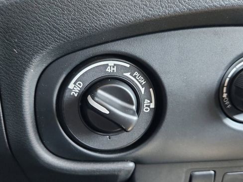 Used 2022 Nissan Frontier SV image 28