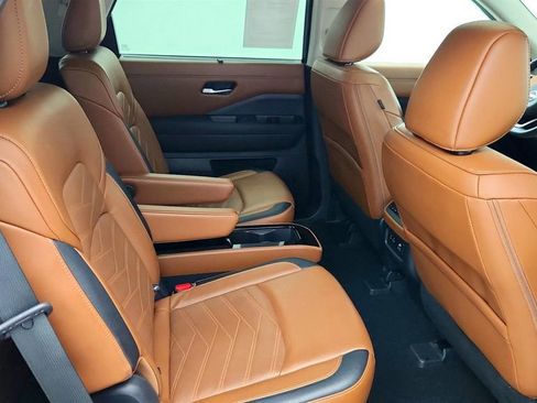 Used 2023 Nissan Pathfinder Platinum image 14