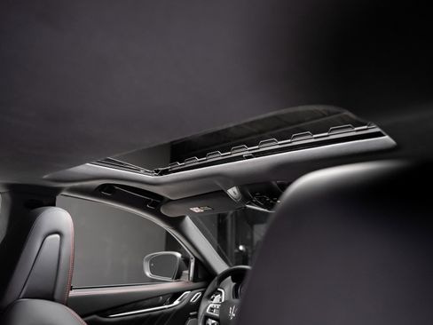 Used 2021 Maserati Ghibli Trofeo image 77