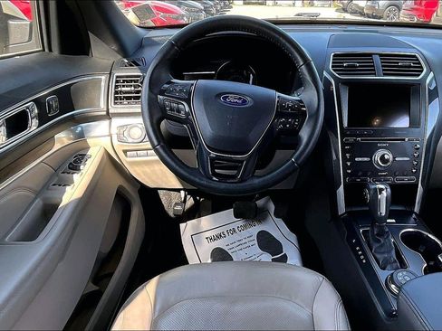 Used 2018 Ford Explorer Limited w/ Equipment Group 301A AWD/4WD image 8
