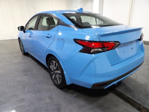 Used 2021 Nissan Versa SV FWD image 5