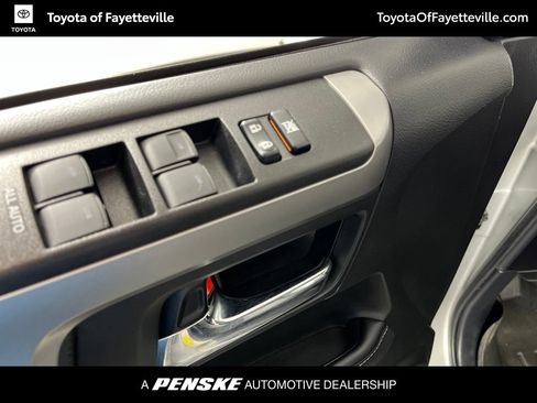 Used 2020 Toyota 4Runner SR5 AWD/4WD image 28