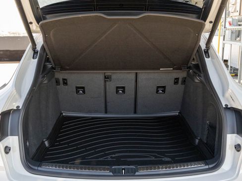 Certified 2026 Porsche Macan image 30