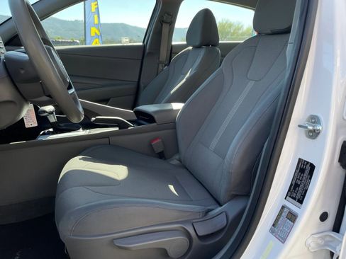 Used 2022 Hyundai Elantra SE FWD image 14