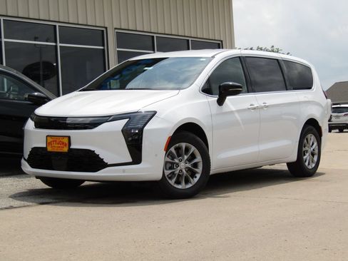 New 2027 Chrysler Pacifica Select AWD/4WD image 12