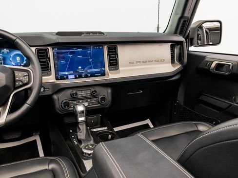 Used 2025 Ford Bronco Outer Banks image 42