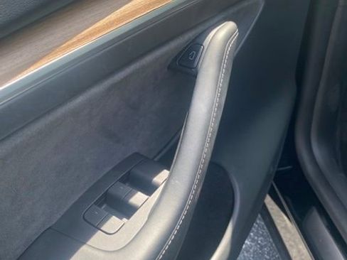 Used 2023 Tesla Model Y Performance AWD/4WD image 13