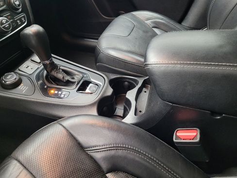 Used 2019 Jeep Cherokee Limited AWD/4WD image 26