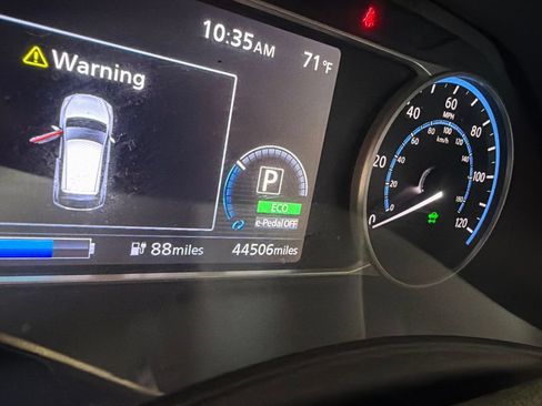Used 2018 Nissan Leaf SL w/ SL Technology Package FWD image 2