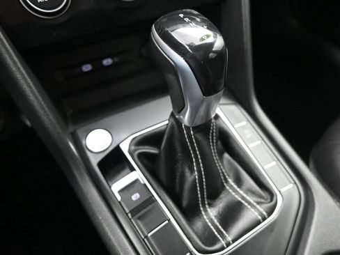 Used 2022 Volkswagen Taos SE image 23