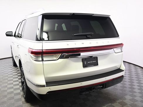 Used 2024 Lincoln Navigator Reserve AWD/4WD image 4