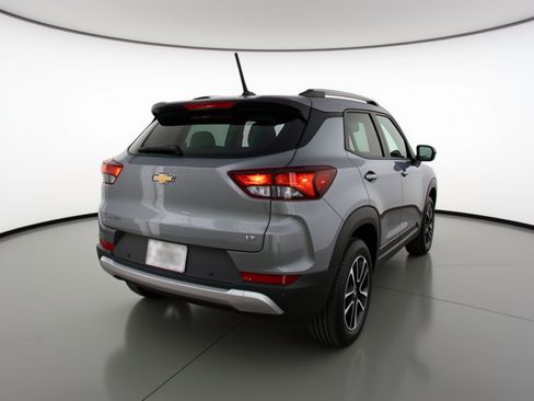 Used 2025 Chevrolet TrailBlazer LT w/ Driver Confidence Package image 9