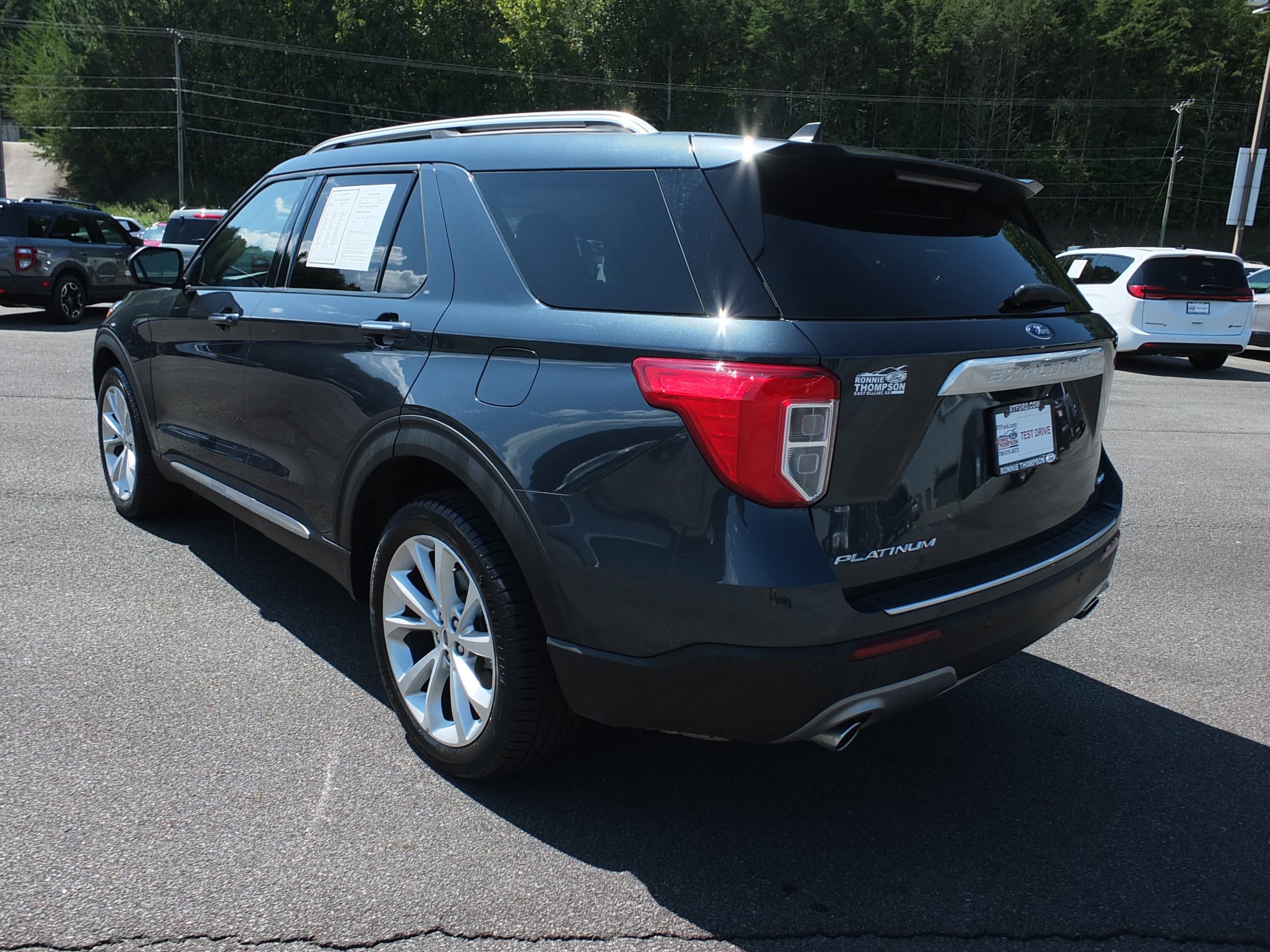 Used 2022 Ford Explorer Platinum w/ Technology Package AWD/4WD image 5