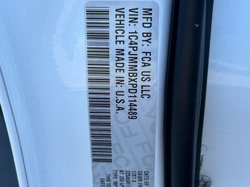 Used 2023 Jeep Cherokee Altitude Lux image 26