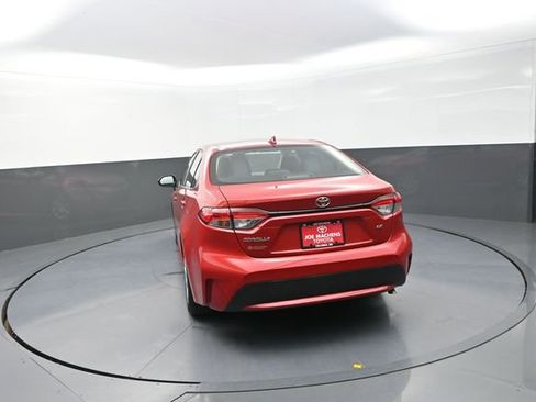Used 2021 Toyota Corolla LE FWD image 46