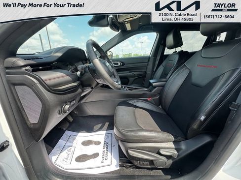 Used 2025 Jeep Compass Trailhawk AWD/4WD image 9