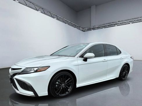 Used 2022 Toyota Camry XSE AWD/4WD image 11