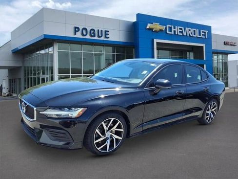 Used 2020 Volvo S60 T5 Momentum w/ Protection Package FWD image 4