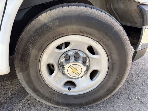 Used 2024 Chevrolet Express 3500 LT w/ LT Preferred Equipment Group RWD image 5