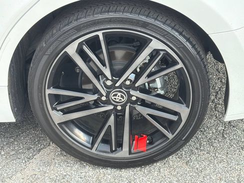 Used 2025 Toyota Camry XSE FWD image 19