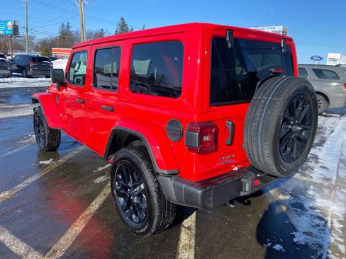 Used 2025 Jeep Wrangler Unlimited Sahara w/ Safety Group AWD/4WD image 99