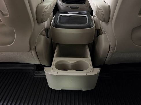Used 2017 Chrysler Pacifica Touring-L Plus FWD image 30