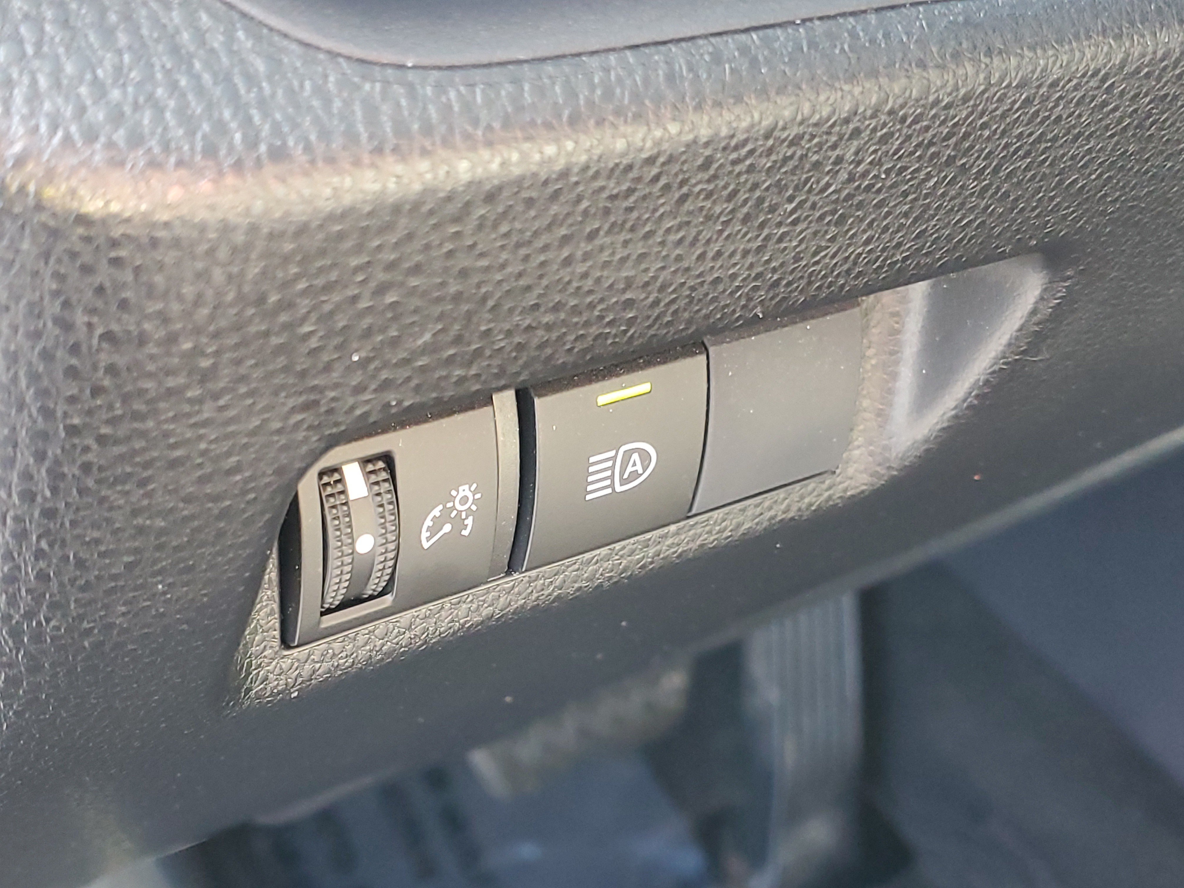 Certified 2019 Toyota RAV4 XLE w/ All Weather Liner Package AWD/4WD image 22
