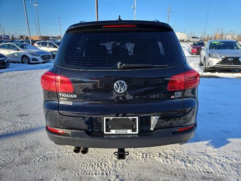 Used 2017 Volkswagen Tiguan S image 3