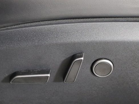 Used 2023 Tesla Model Y 2WD image 19