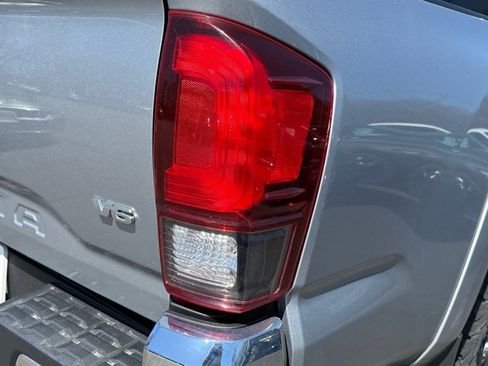 Used 2020 Toyota Tacoma SR5 AWD/4WD image 16