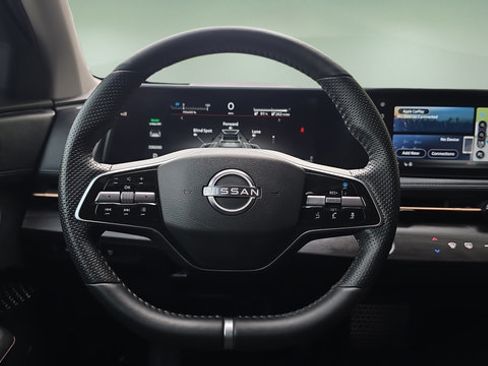 Used 2025 Nissan Ariya AWD image 12