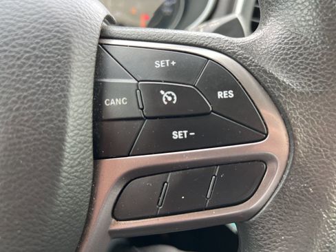 Used 2021 Jeep Cherokee Latitude image 13