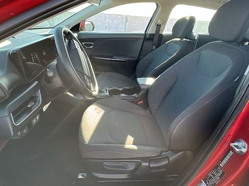 Used 2025 Kia K4 LXS image 4