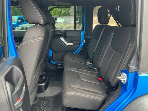 Used 2016 Jeep Wrangler Unlimited Rubicon AWD/4WD image 18