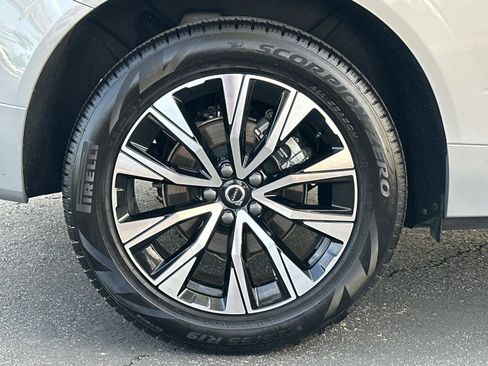 Certified 2025 Volvo XC60 B5 Plus image 27