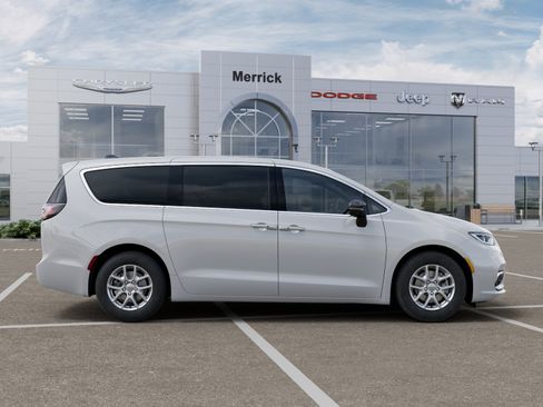 New 2026 Chrysler Pacifica Select FWD image 21