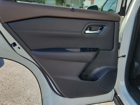 Certified 2023 Nissan Rogue SV w/ SV Premium B Package FWD image 11
