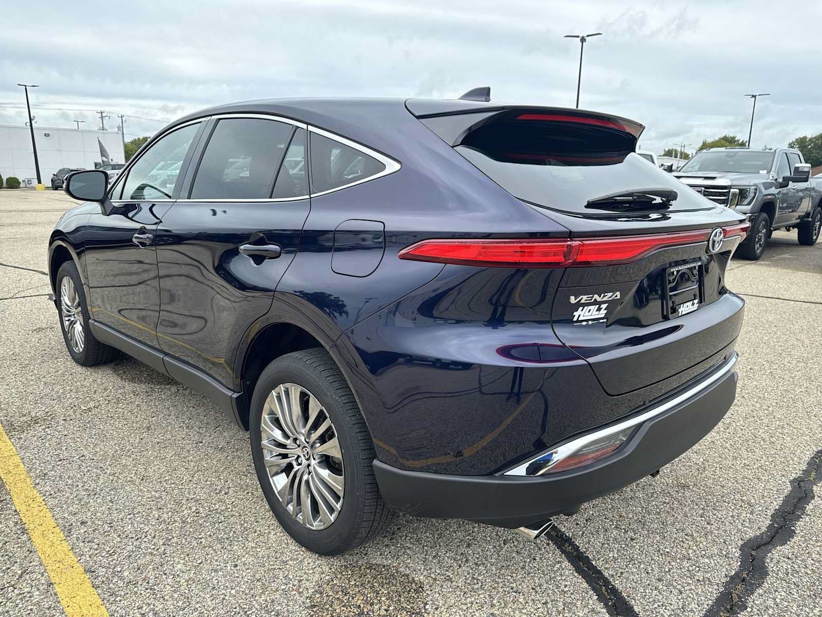 Used 2024 Toyota Venza Limited AWD/4WD image 5