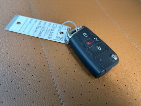 Used 2018 Volkswagen Tiguan SE image 30