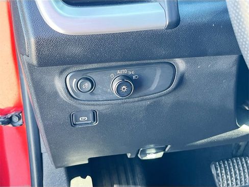 Used 2022 GMC Terrain SLE w/ Driver Convenience Package image 10