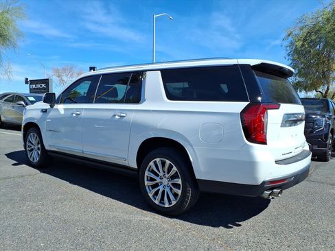 Used 2022 GMC Yukon XL Denali w/ Denali Premium Package image 7