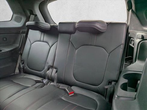 Used 2025 Honda Pilot Black Edition image 18