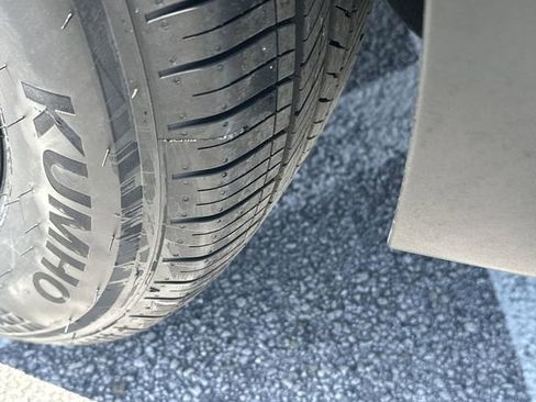 Certified 2025 Hyundai Tucson SE image 11