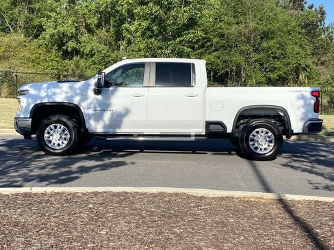 Used 2025 Chevrolet Silverado 3500 LT w/ Safety Package AWD/4WD image 9