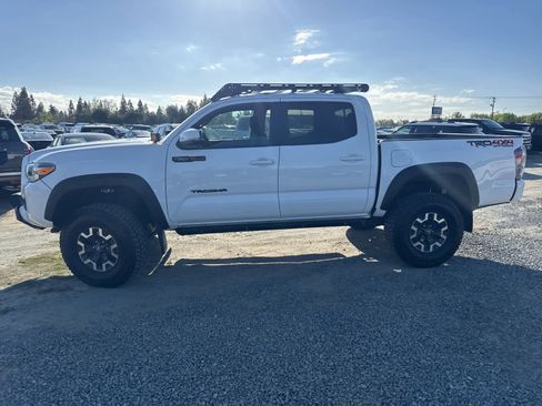 Used 2020 Toyota Tacoma TRD Off-Road w/ Technology Package image 8